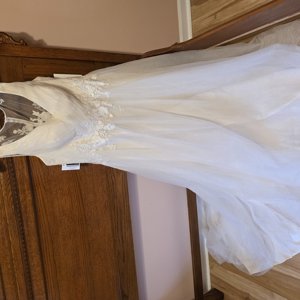 Elegant, New David's Bridal Wedding Dress, Never Worn, Sz 14